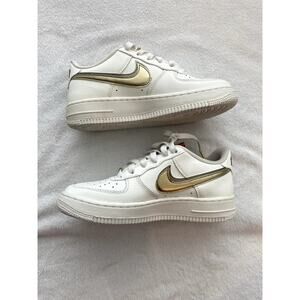 NIKE (GS) AIR FORCE 1 LV8 Sz 5Y